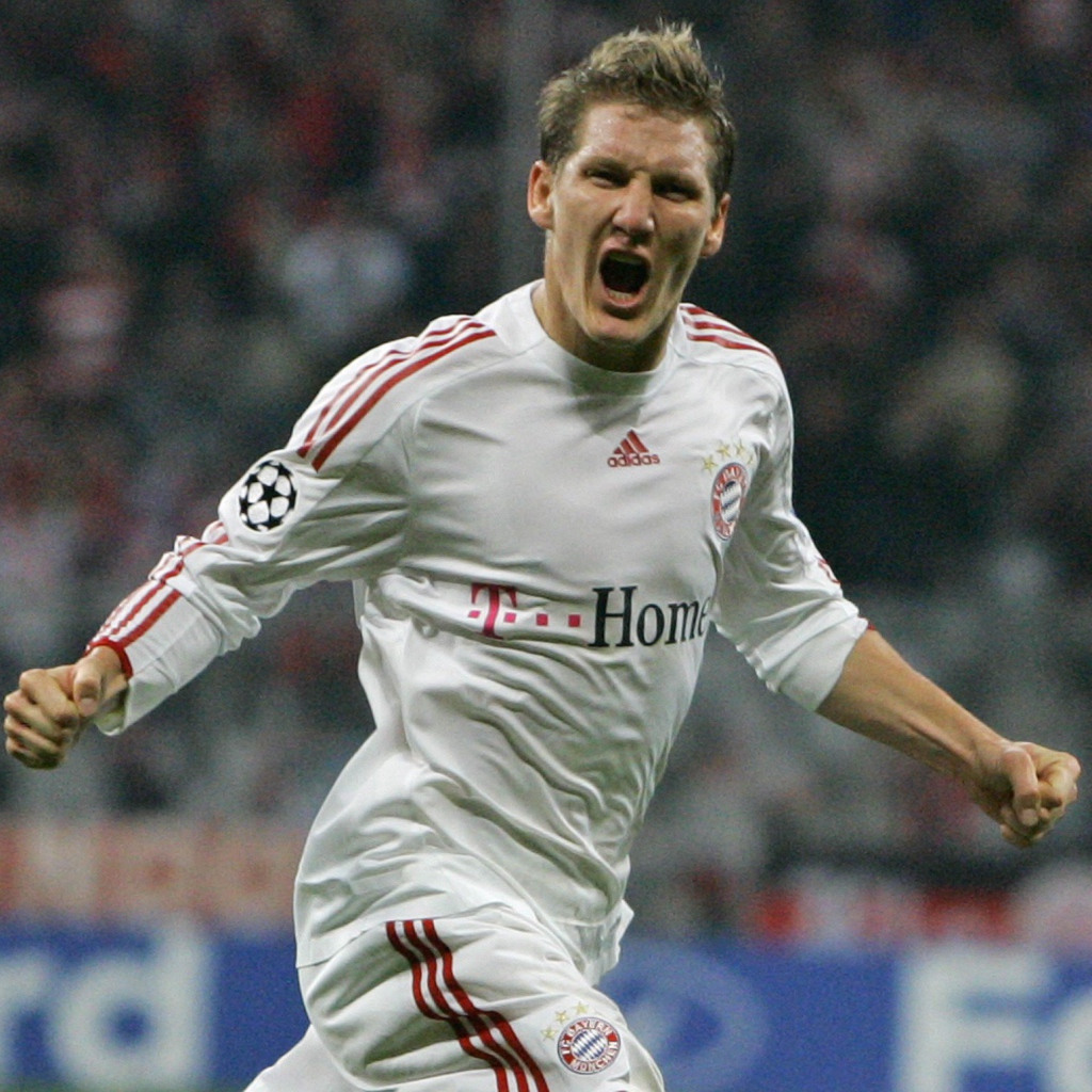 Игрок Баварии Бастиан Швайнштайгер на поле