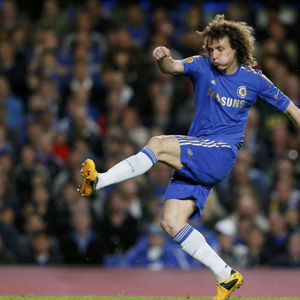  Игрок из Челси Давид Луис превосходной удар