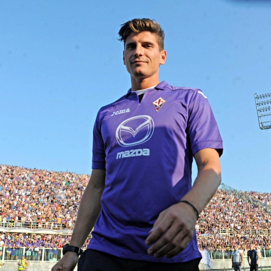 Игрок из Фиорентина Марио Гомес