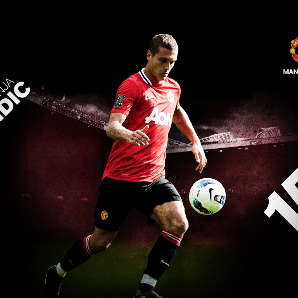  Игрок Манчестер Юнайтед Неманья Видич на поле