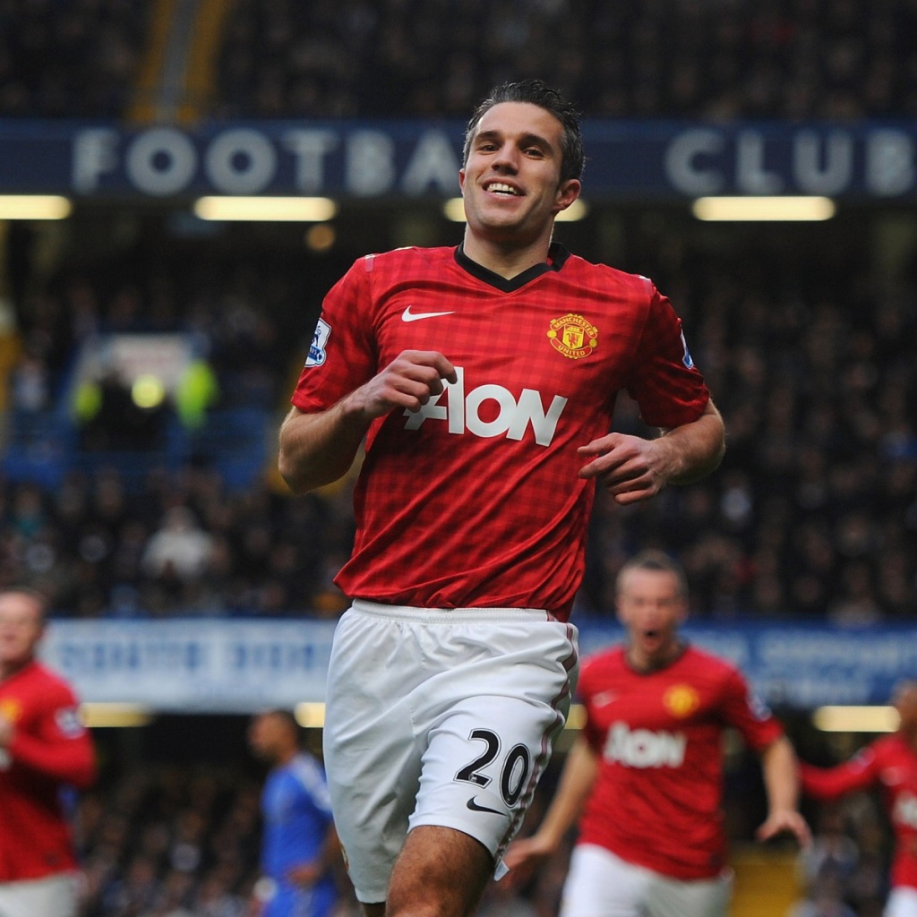 Игрок Манчестер Юнайтед Робин ван Перси после победы