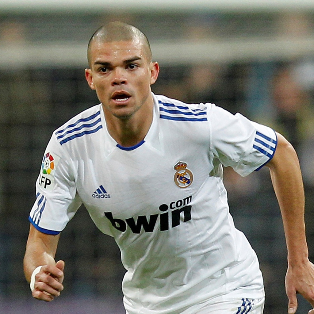 Игрок мадридского Реала Пепе на поле