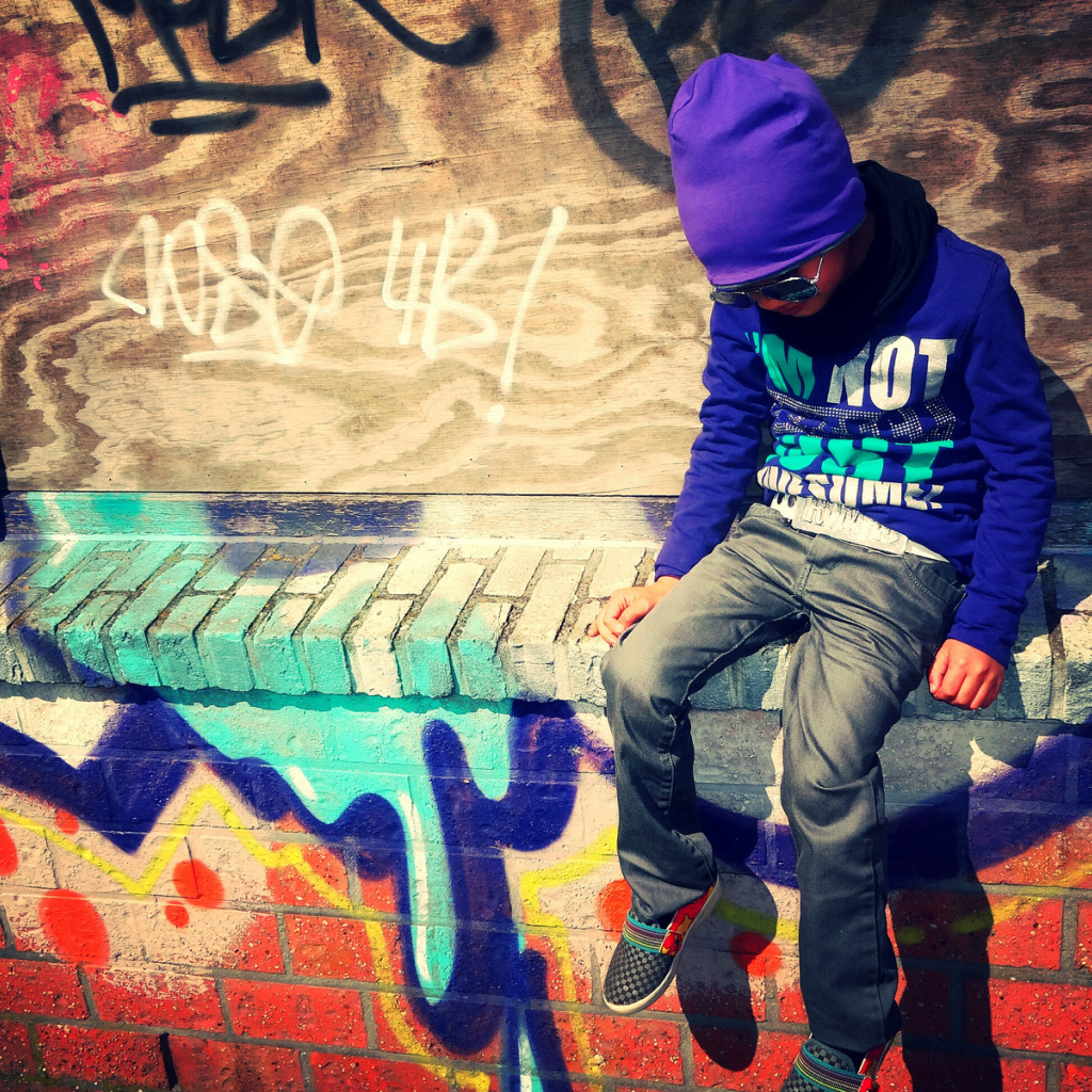 Ребёнок в стиле одежды swag