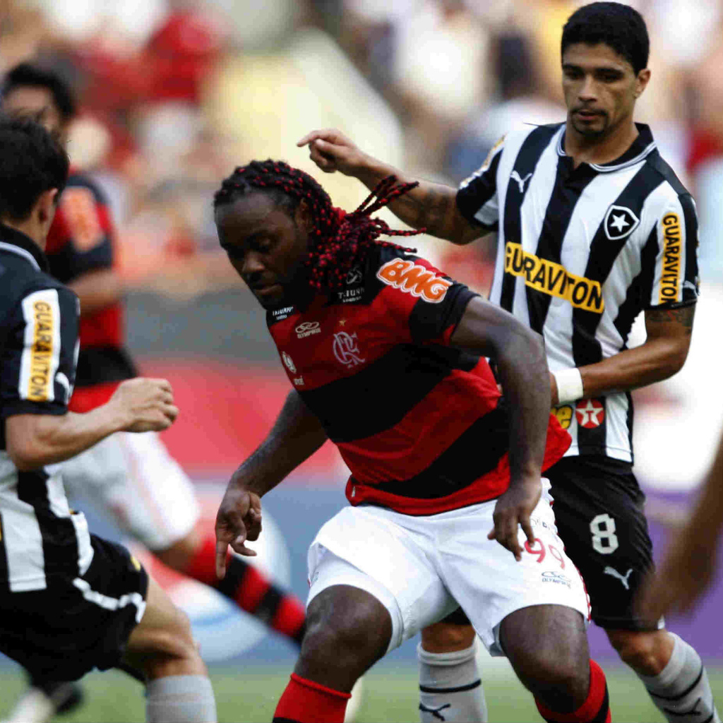 The player of Shandong Luneng Vagner battling for the ball