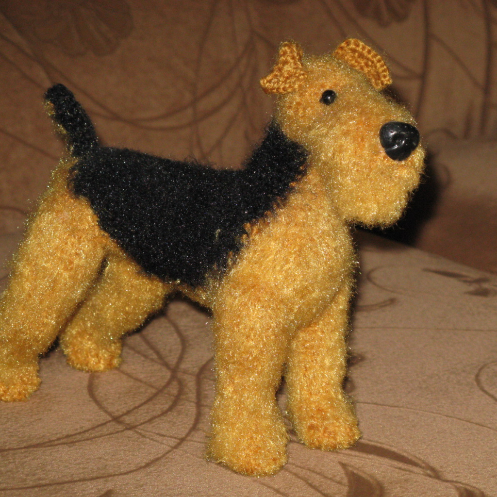 Игрушка вязаный эрдельтерьер