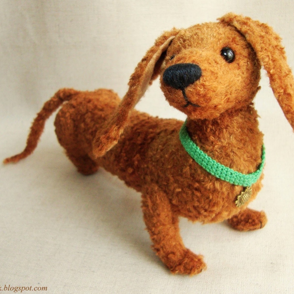 Игрушка плюшевая такса