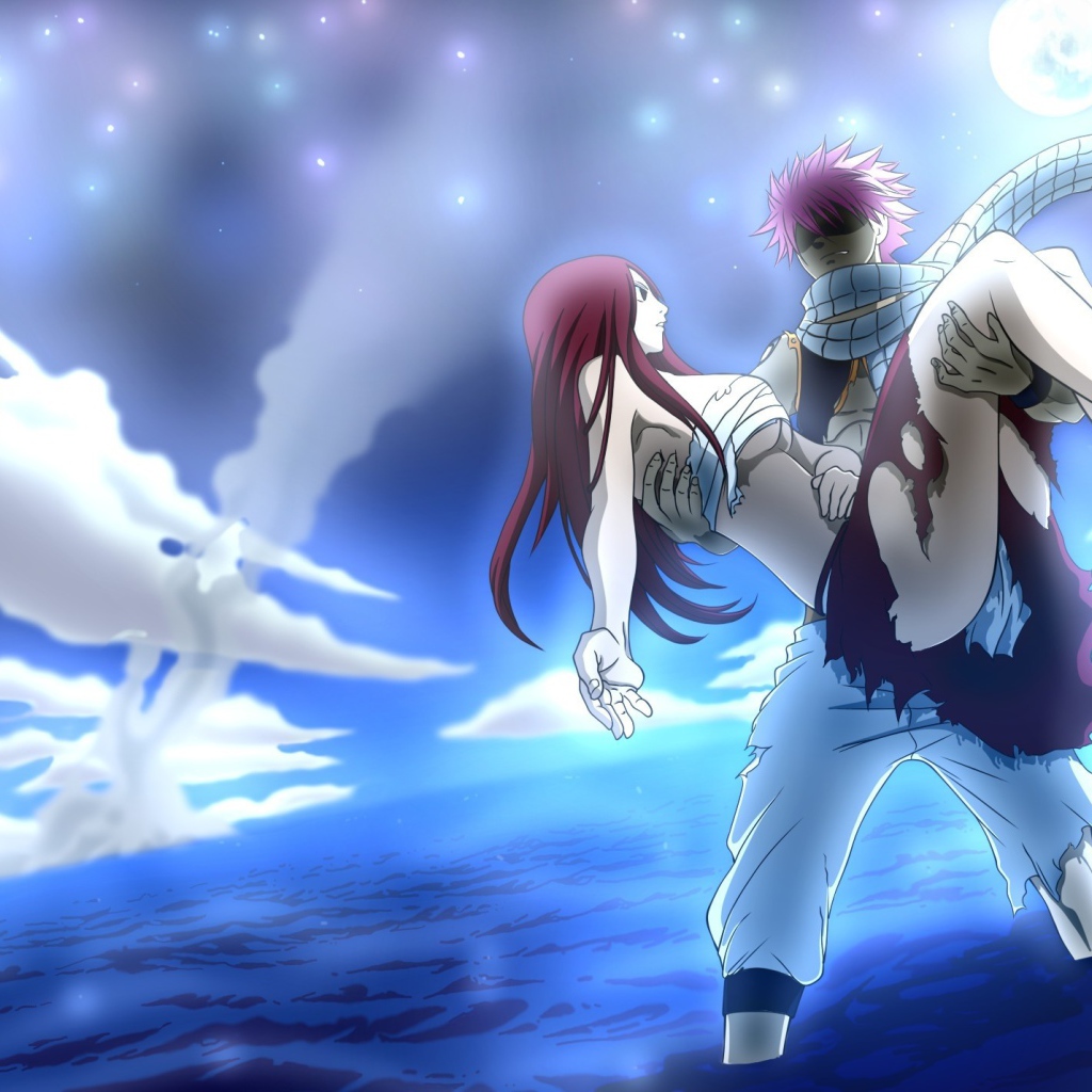 Парень спасает девушку