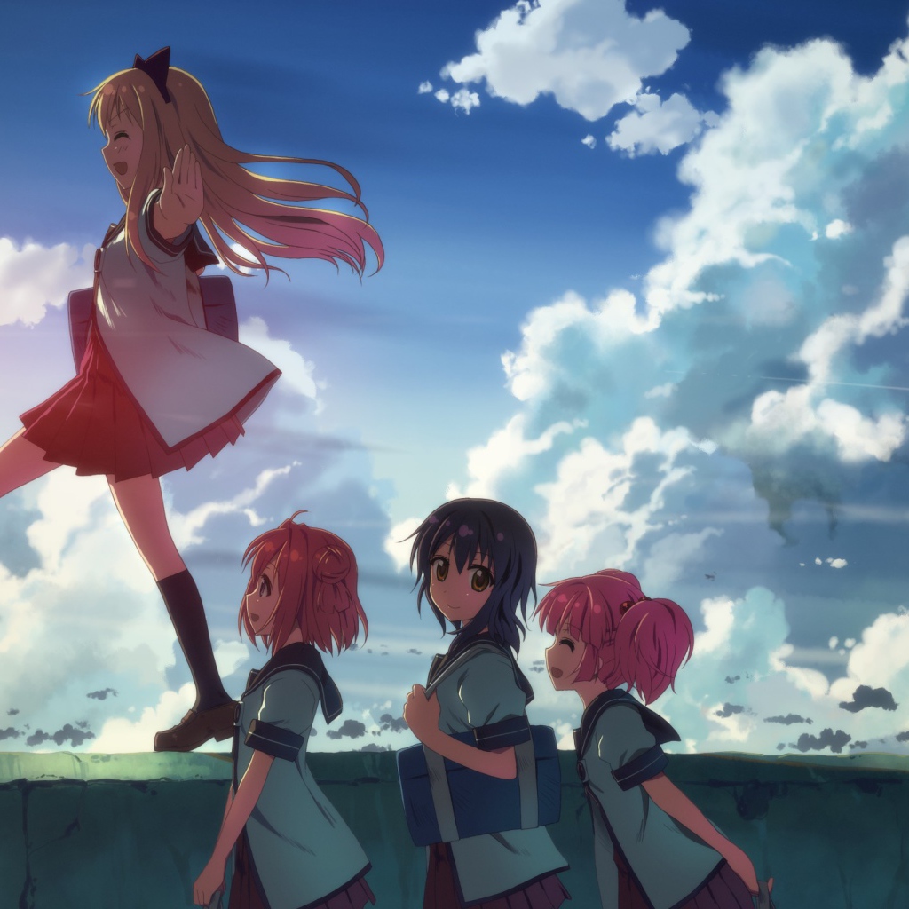 Девочка шагает по стене