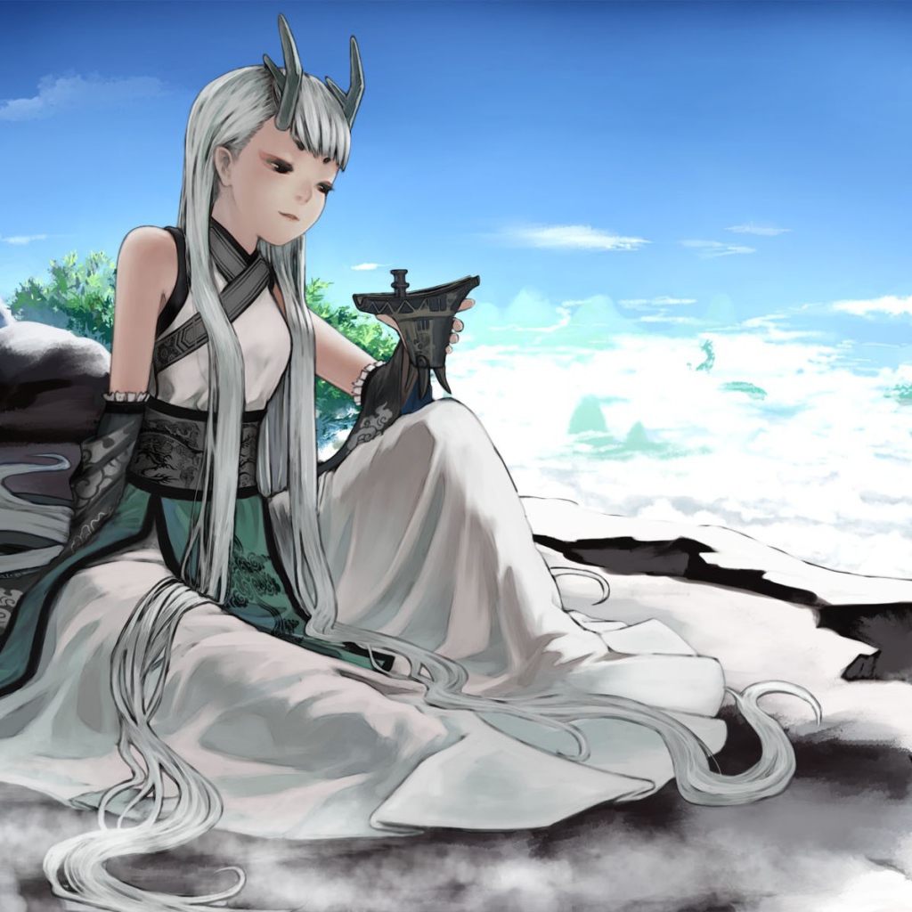 Девочка с длинными белыми волосами