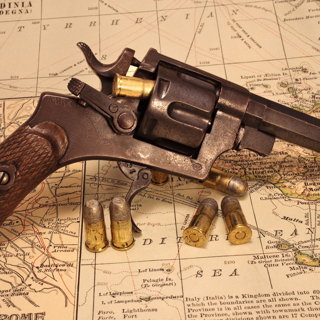 Старинный револьвер