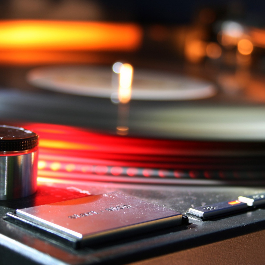Проигрыватель виниловых пластинок