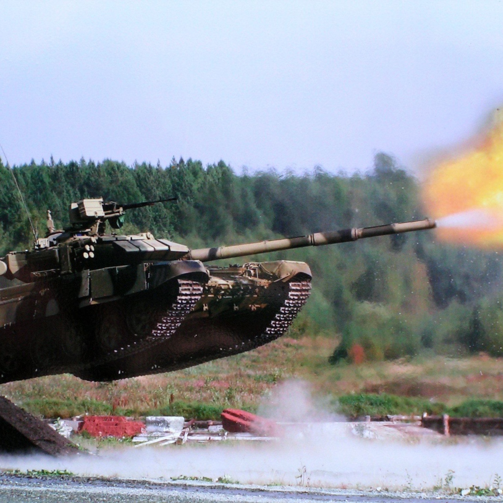 Выстрел из танка Т-90