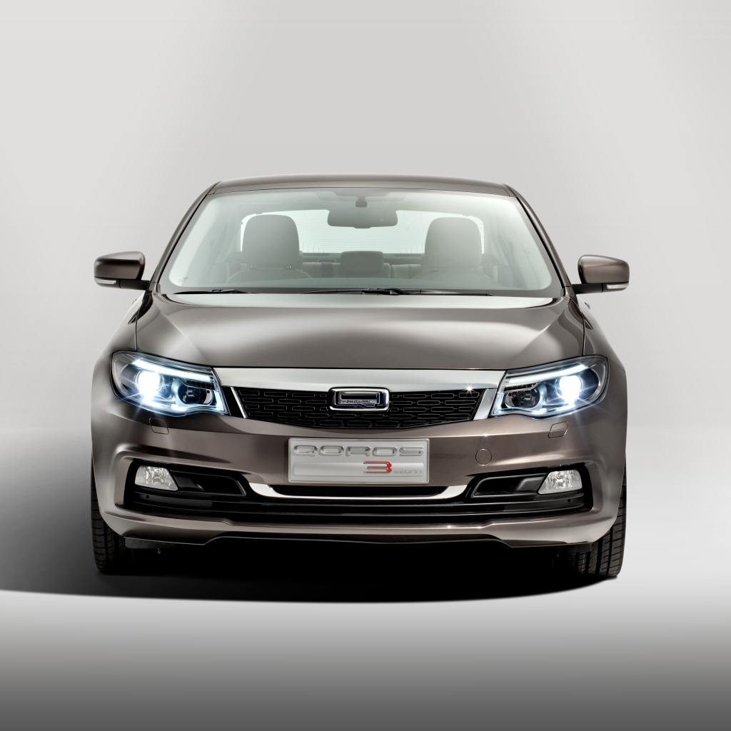 Красивый автомобиль Qoros 3 2014