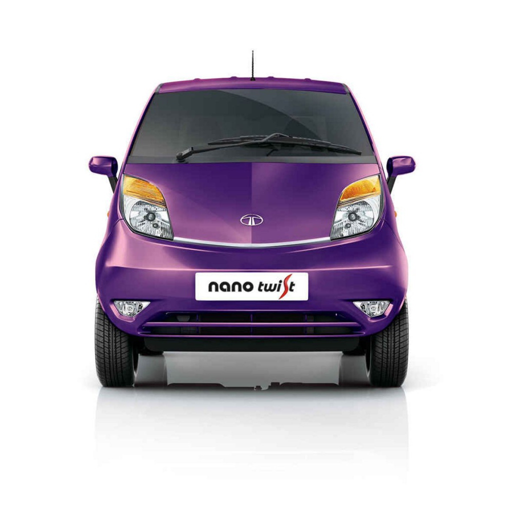 Красивый автомобиль Tata Nano 2014