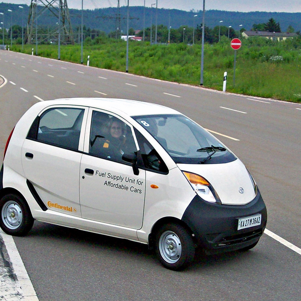 Красивый автомобиль Tata Nano 2014 в Москве