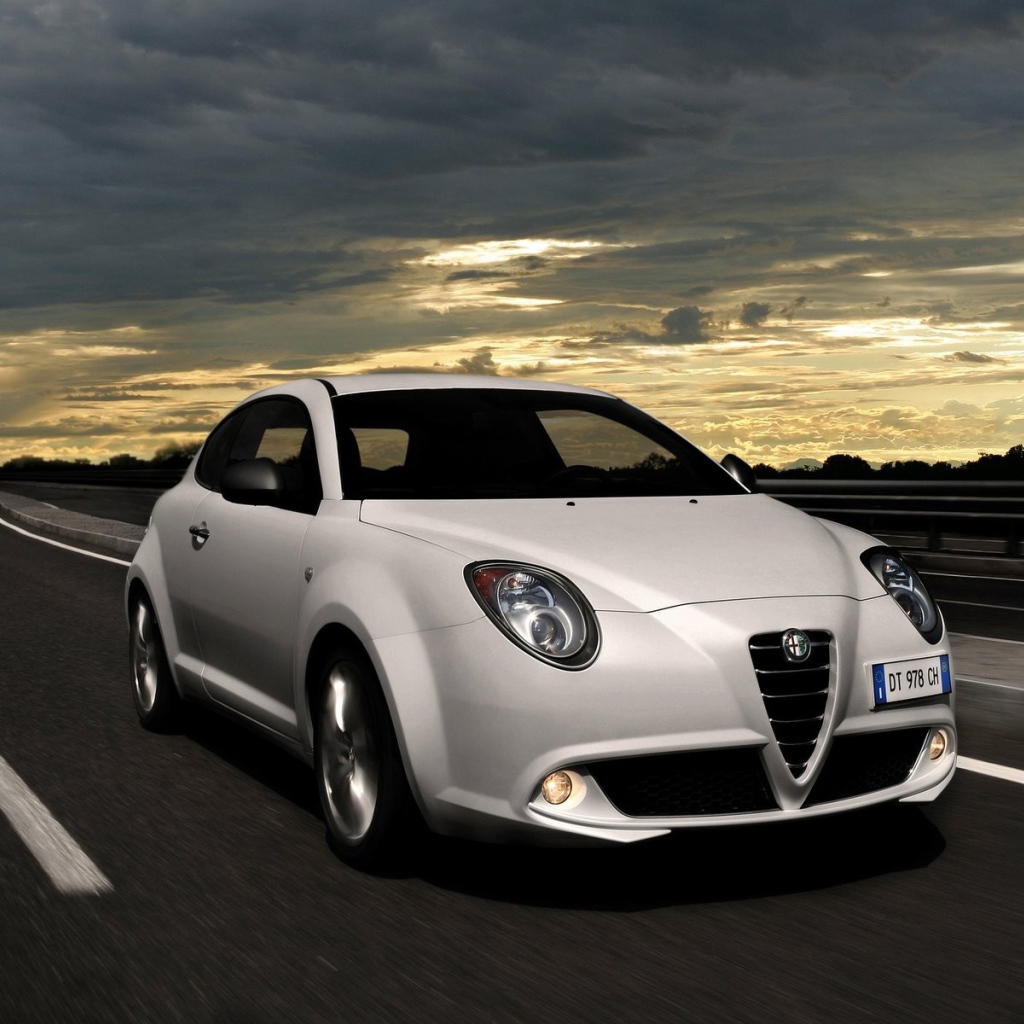 Альфа- Ромео на дороге