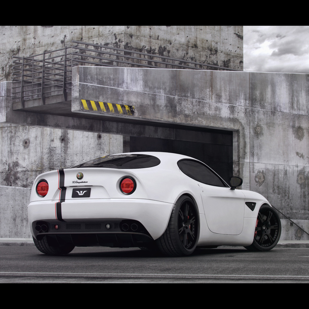 Красивый автомобиль Alfa Romeo 8c spider