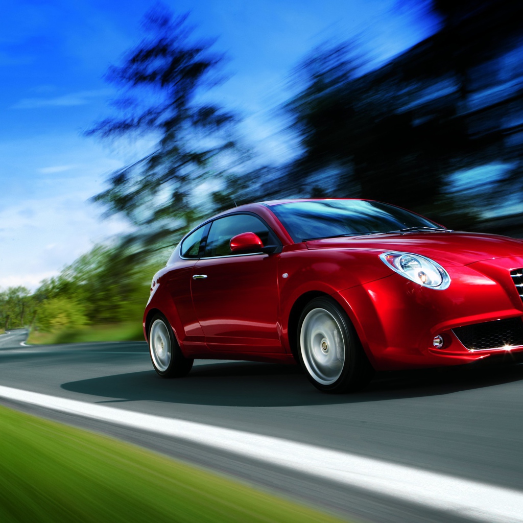 Красивый автомобиль Alfa Romeo mito