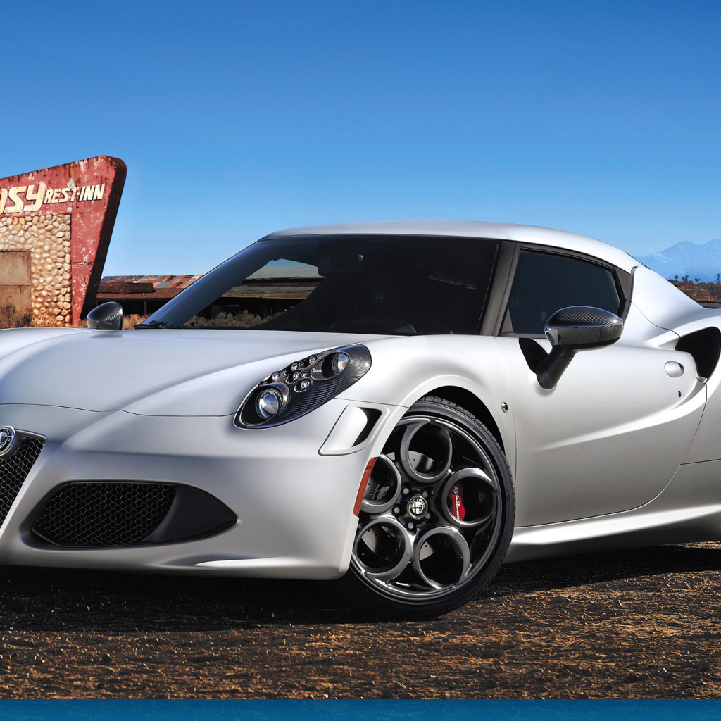 Автомобиль марки Alfa Romeo модели 4c
