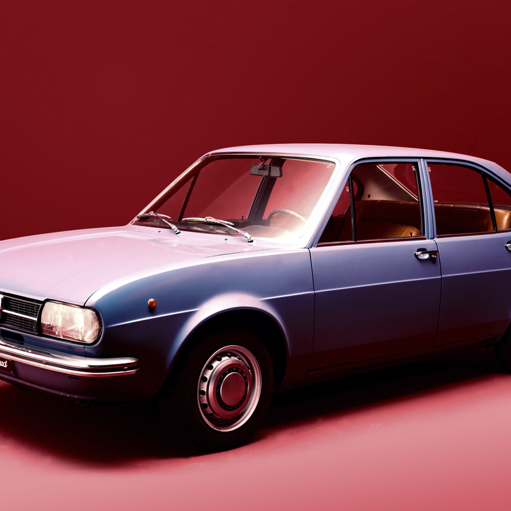 Автомобиль марки Alfa Romeo модели alfasud