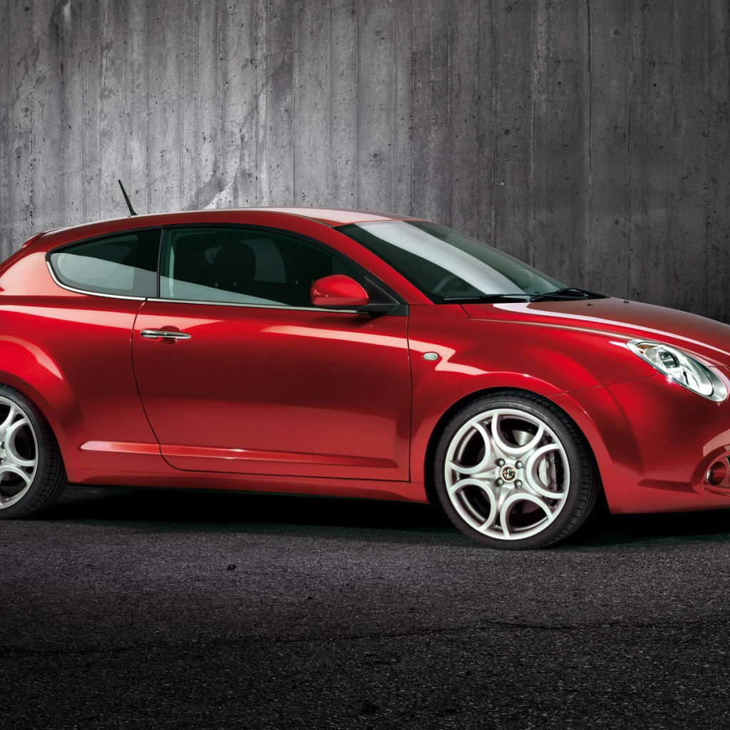 Автомобиль марки Alfa Romeo модели mito