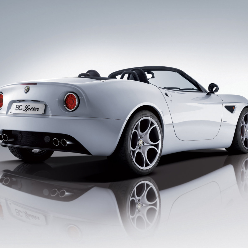 Новый автомобиль Alfa Romeo 8c spider