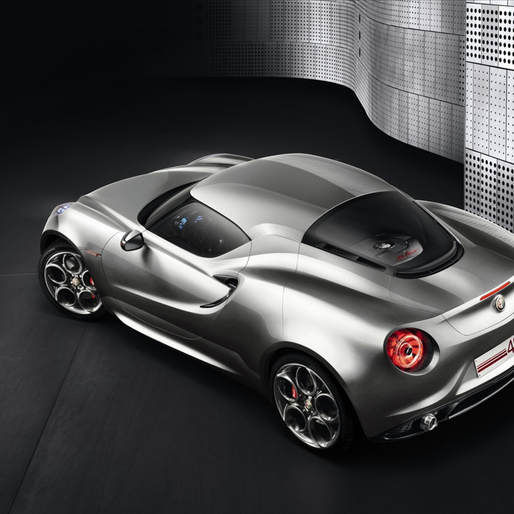 Надежный автомобиль Alfa Romeo 4c