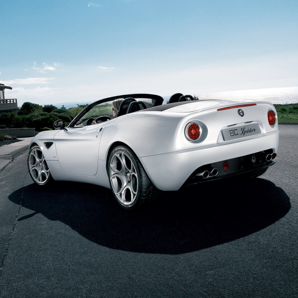 Надежный автомобиль Alfa Romeo 8c spider