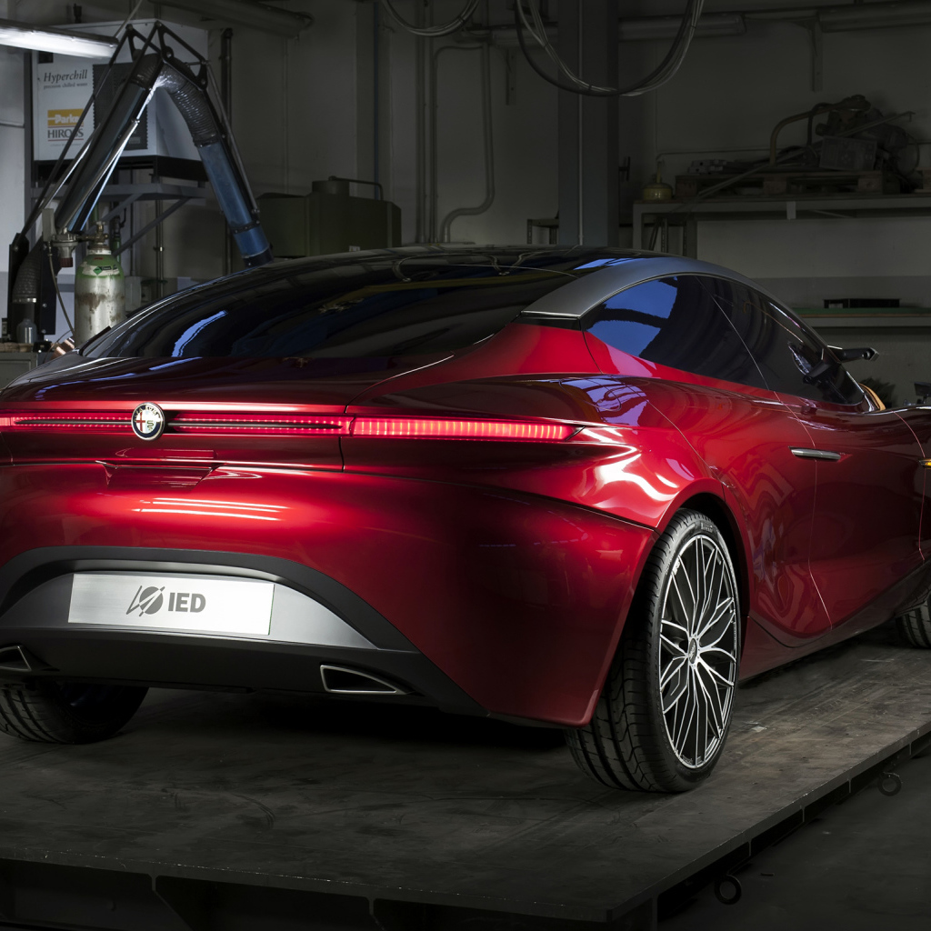 Надежная машина Alfa Romeo gloria