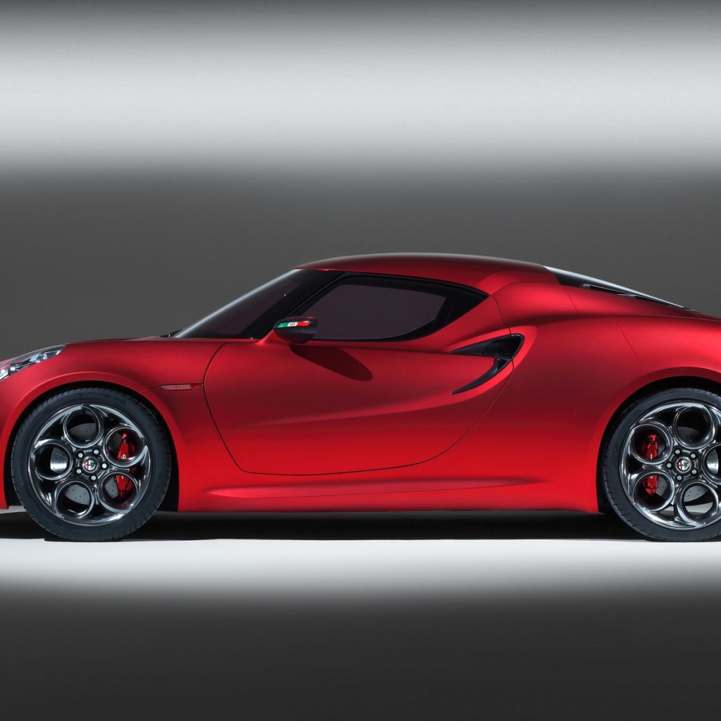 Новая машина Alfa Romeo 4c