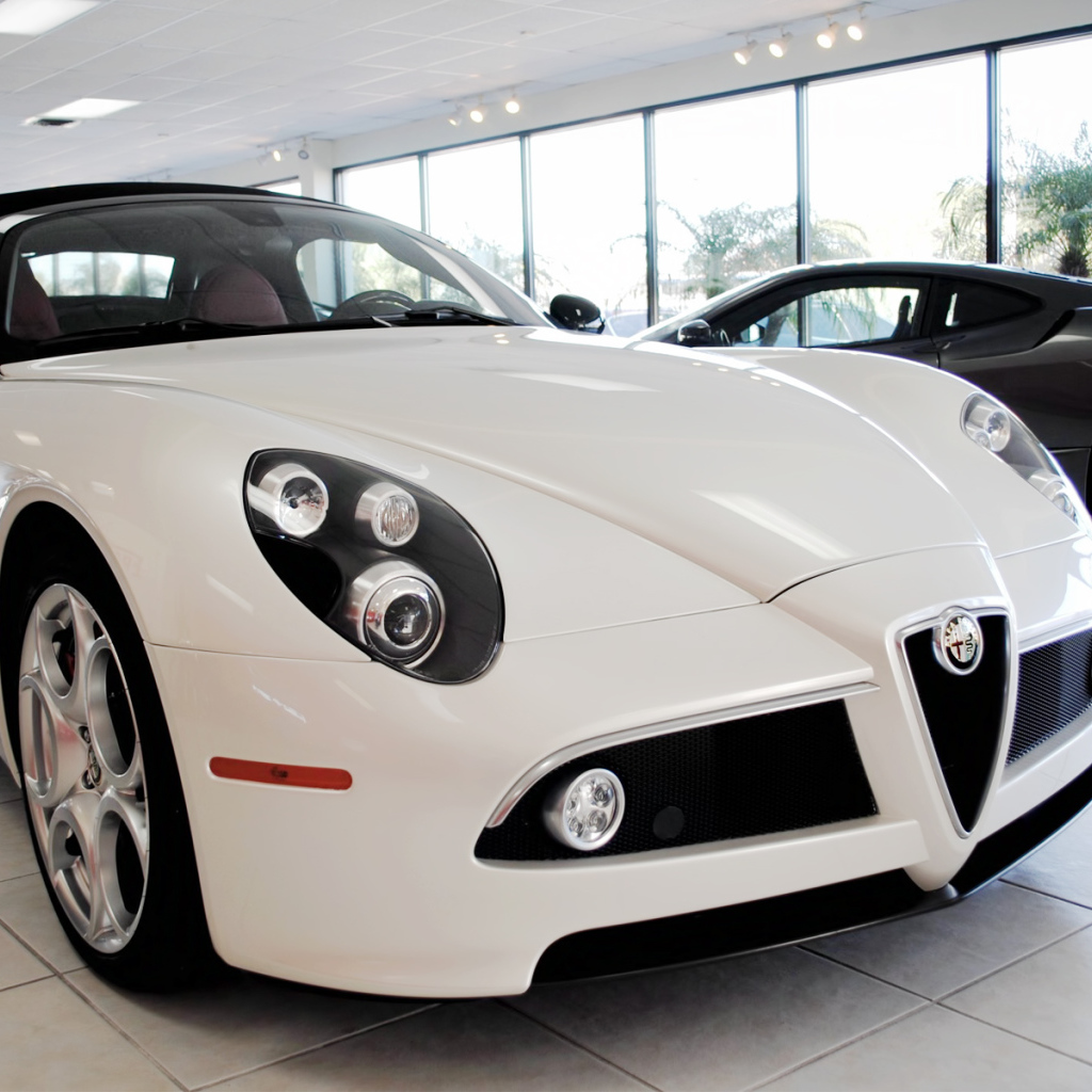 Новая машина Alfa Romeo 8c spider