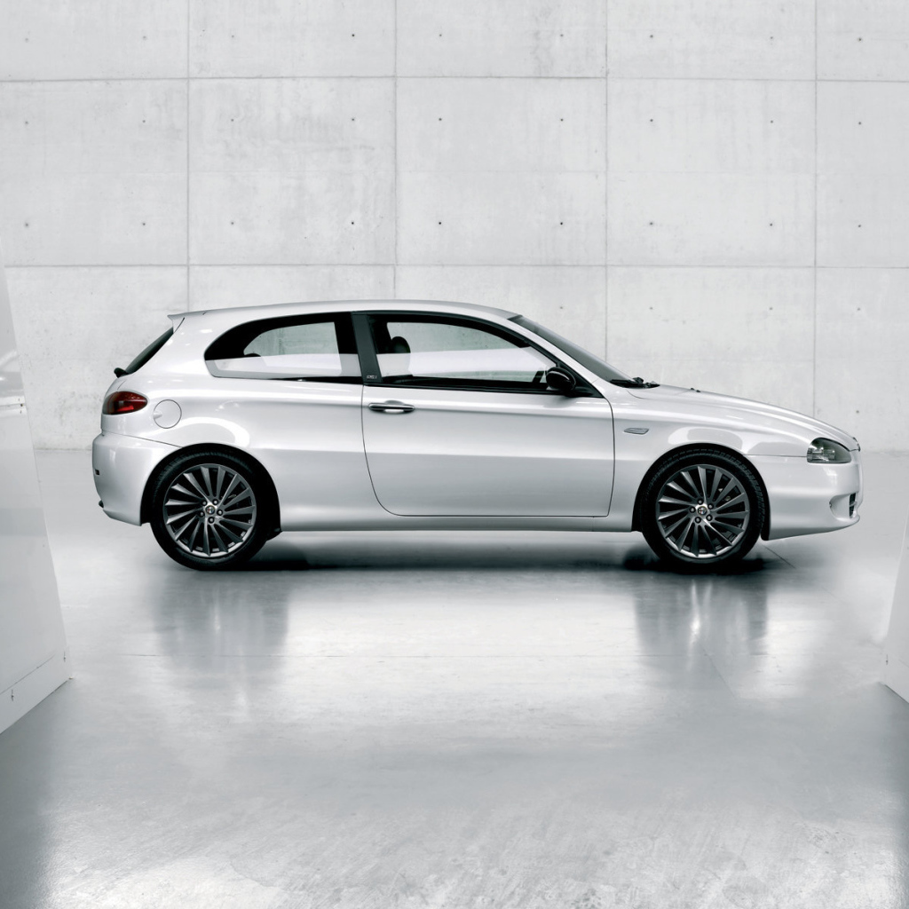 Надежный автомобиль Alfa Romeo 147