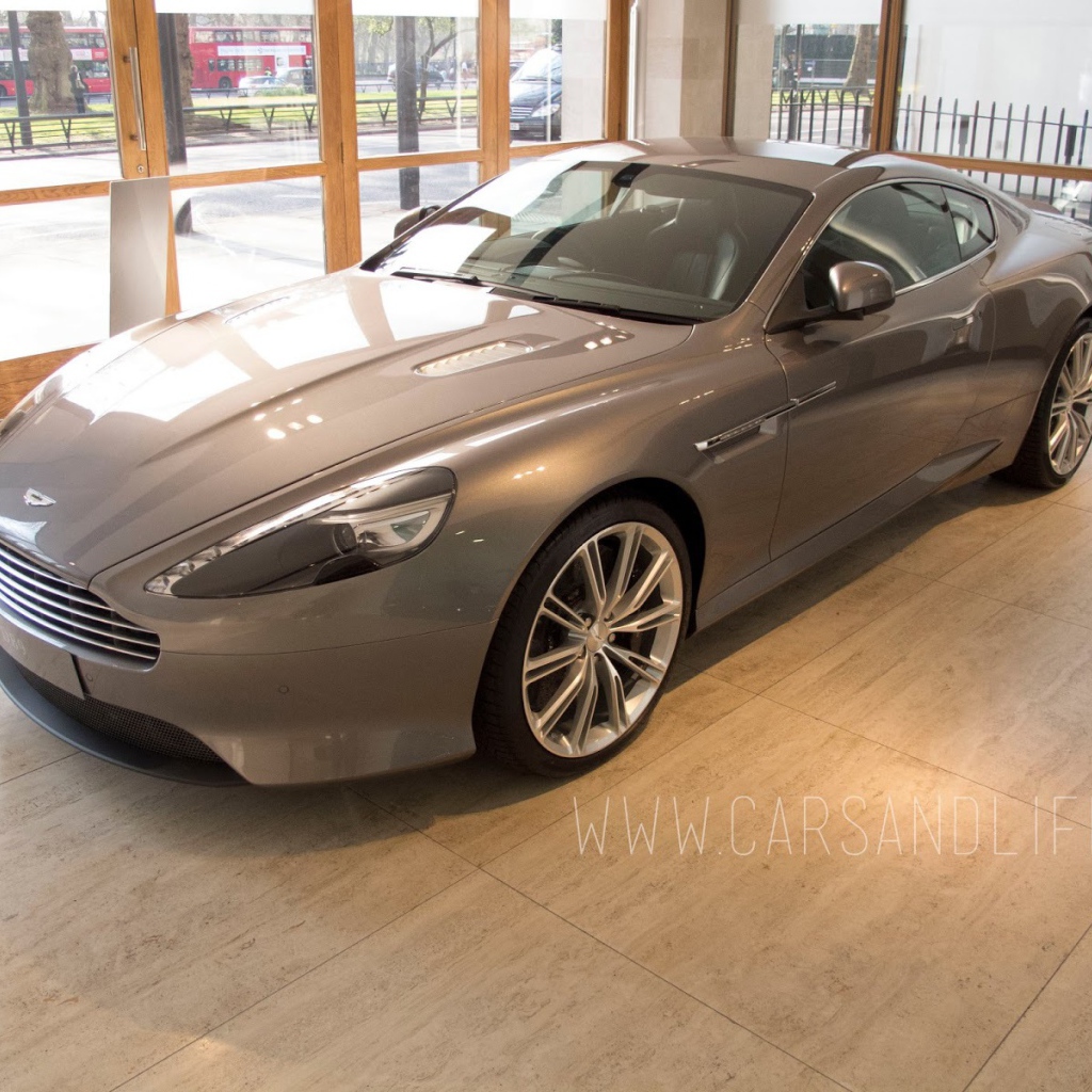 Красивый автомобиль Aston Martin aspire