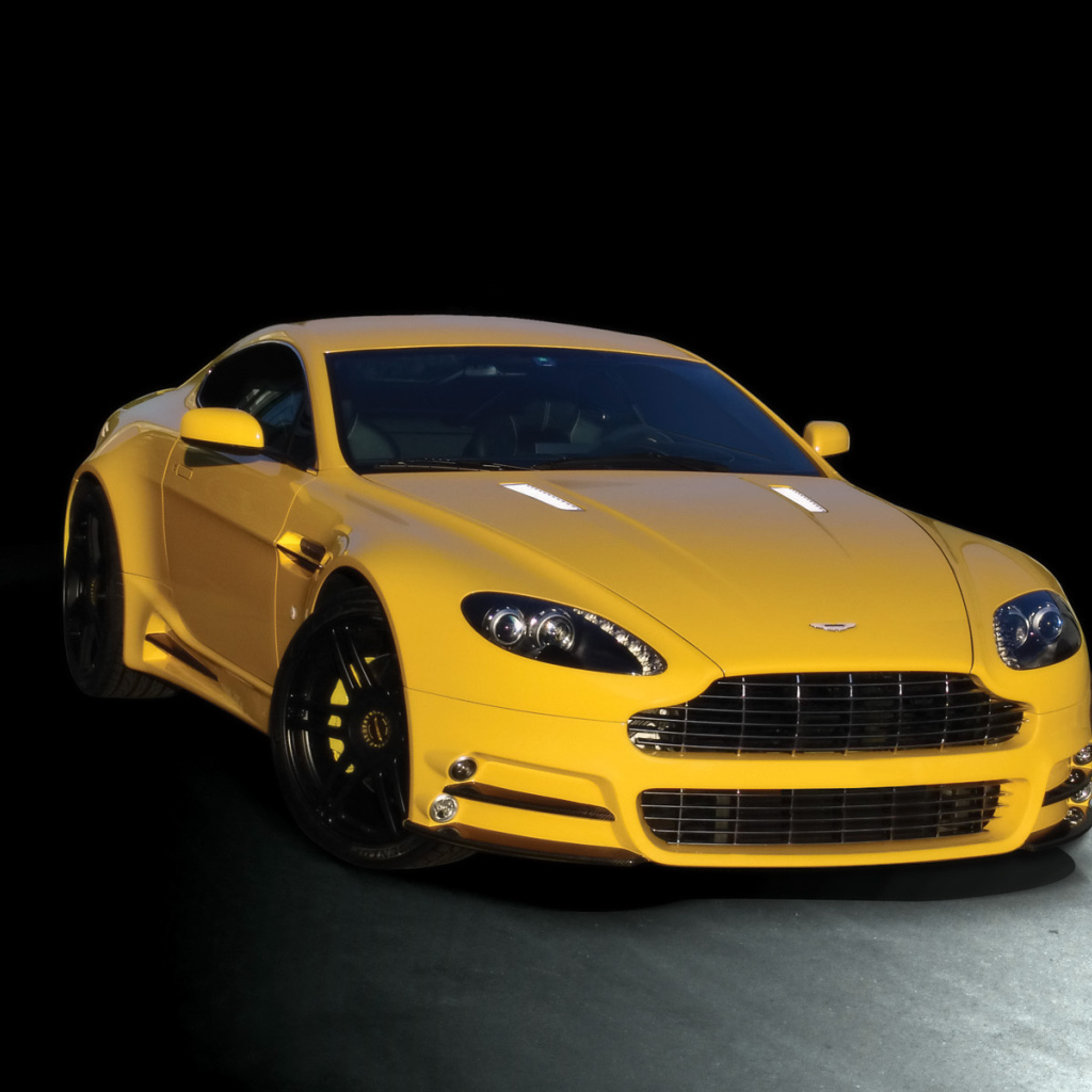 Красивый автомобиль Aston Martin mansory в Москве