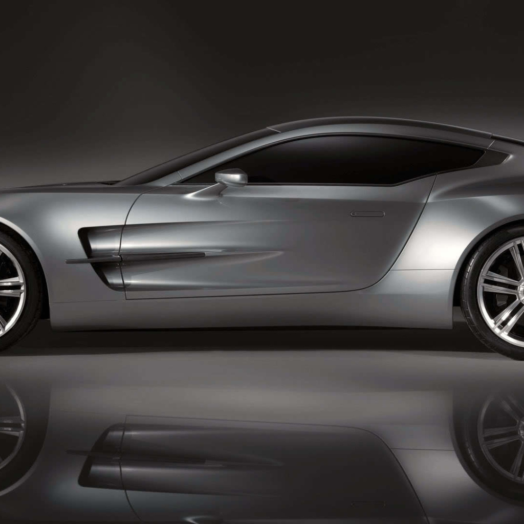 Красивый автомобиль Aston Martin one 77 в Москве