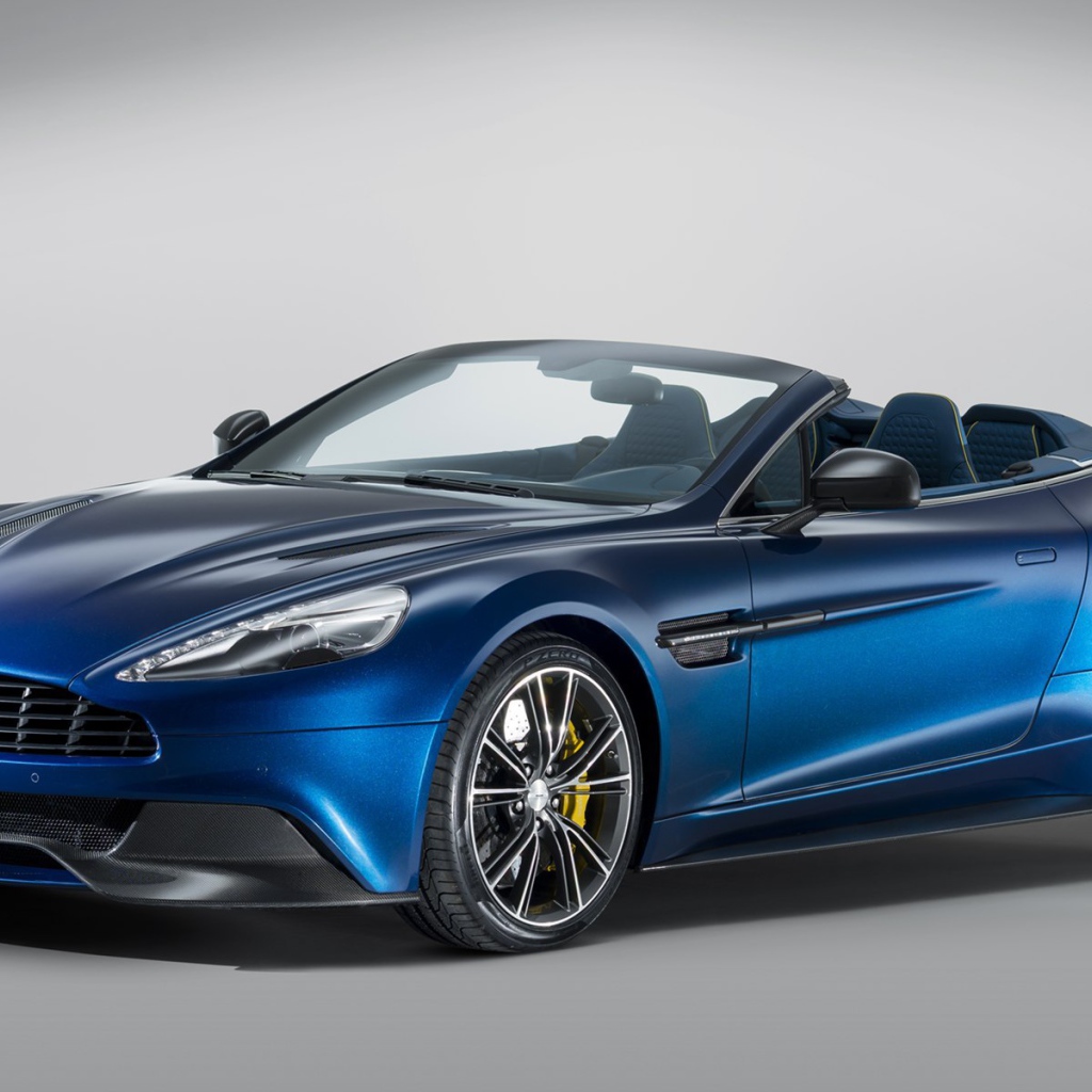 Красивый автомобиль Aston Martin volante