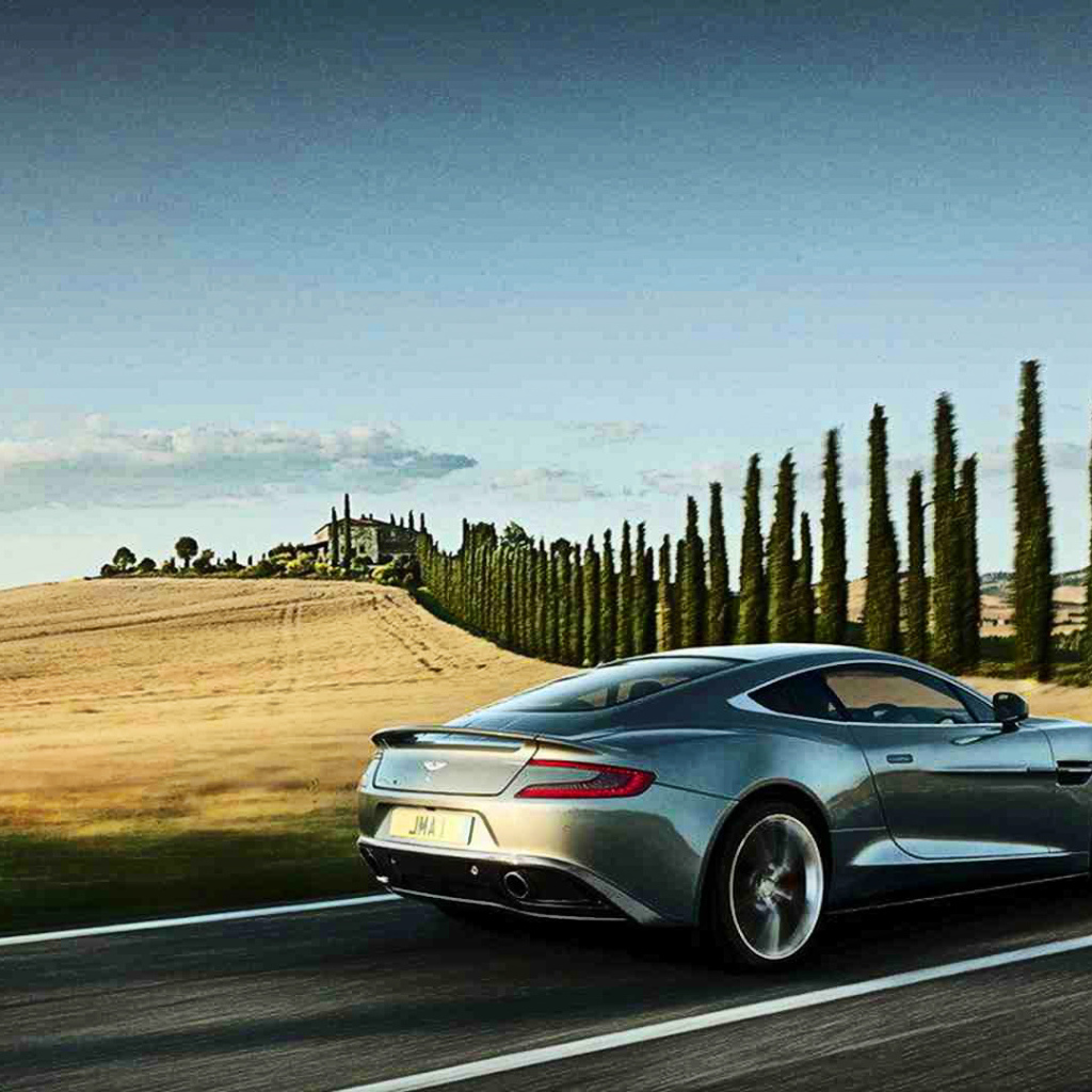 Автомобиль марки Aston Martin модели 2014