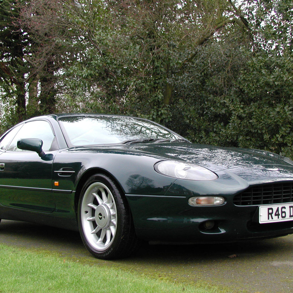 Автомобиль марки Aston Martin модели db7