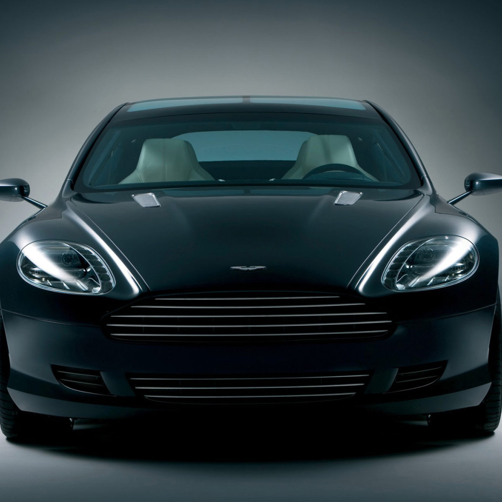 Автомобиль марки Aston Martin модели rapide