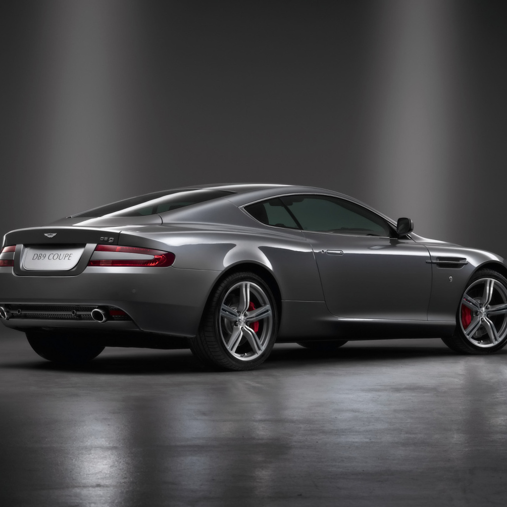 Новый автомобиль Aston Martin db9