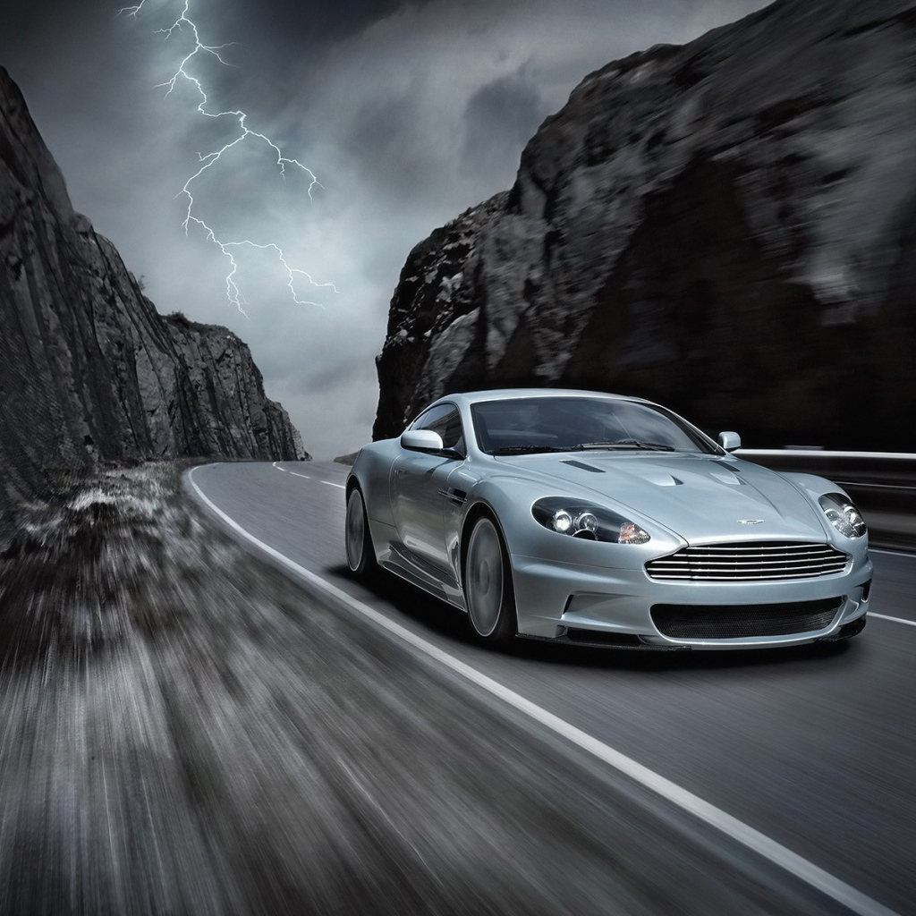 Фото автомобиля Aston Martin v12