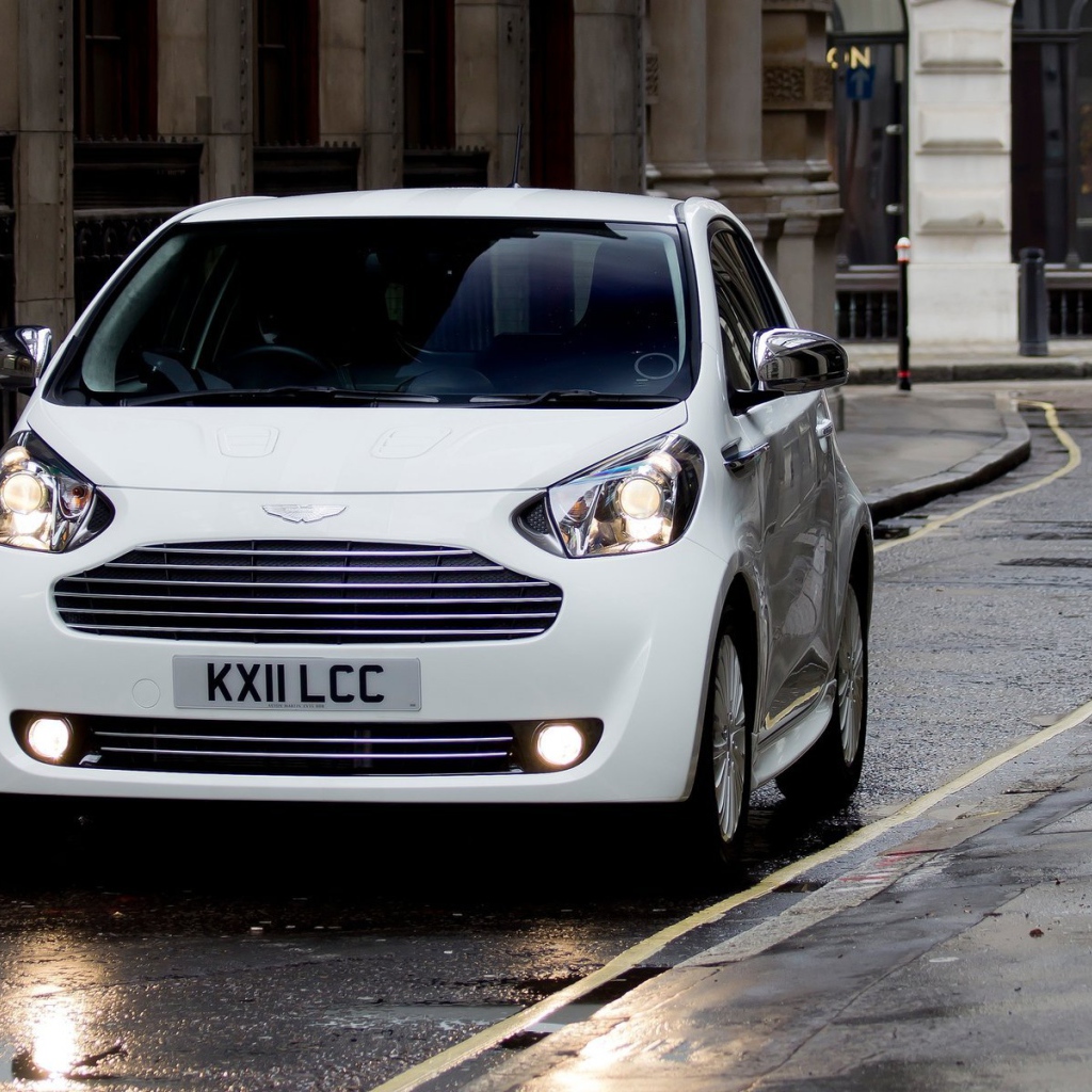 Надежный автомобиль Aston Martin cygnet