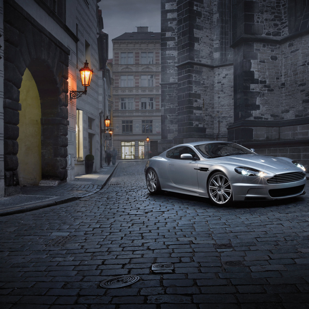 Надежная машина Aston Martin dbs