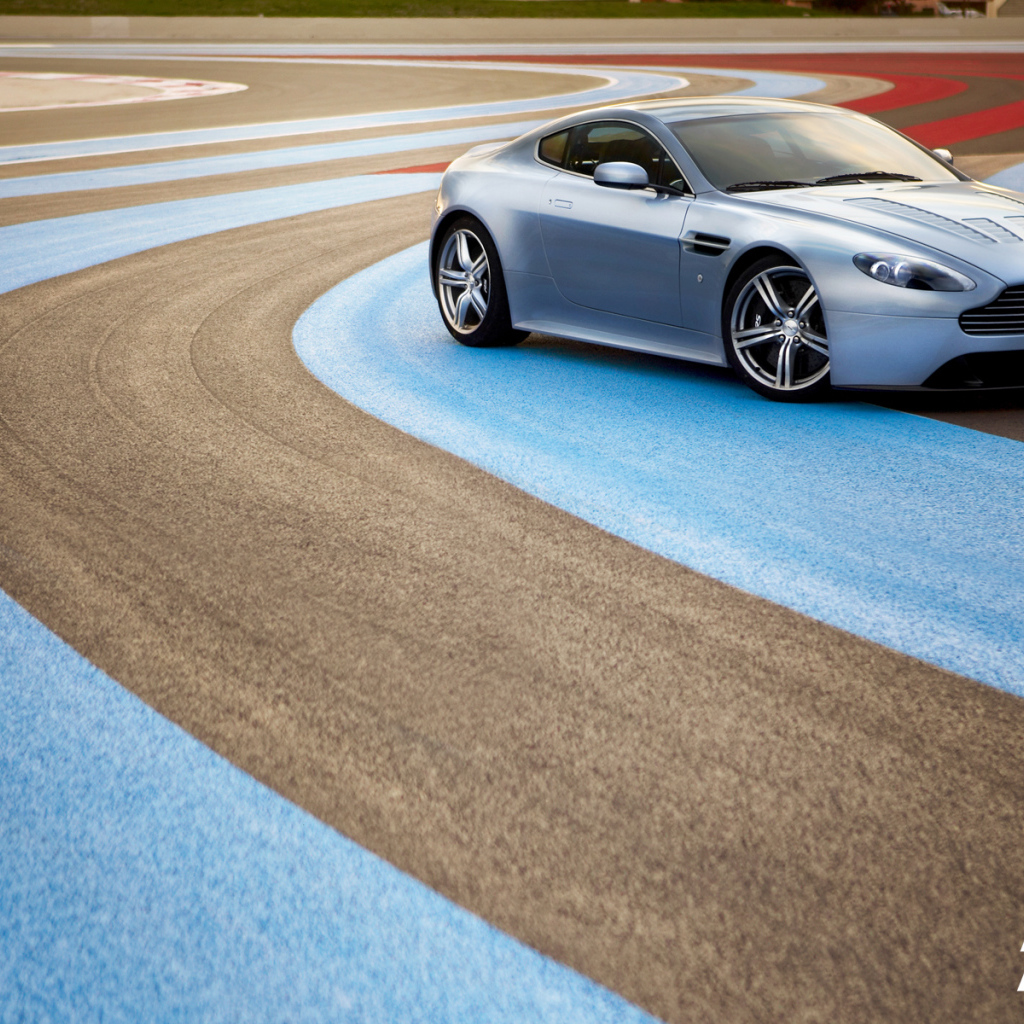 Надежная машина Aston Martin top gear