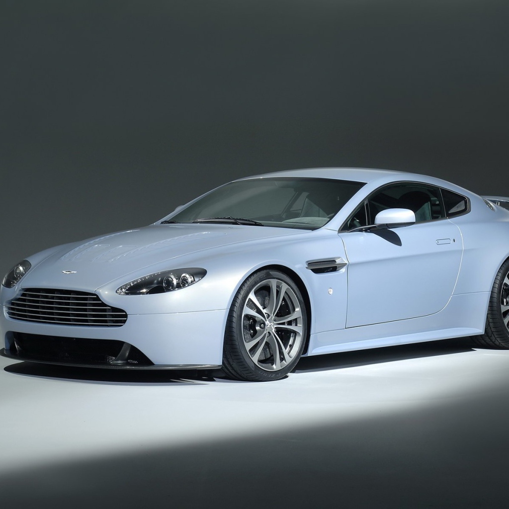 Надежная машина Aston Martin v12