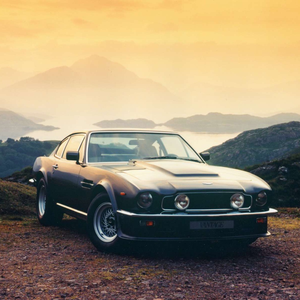 Тест драйв автомобиля Aston Martin v8 vantage