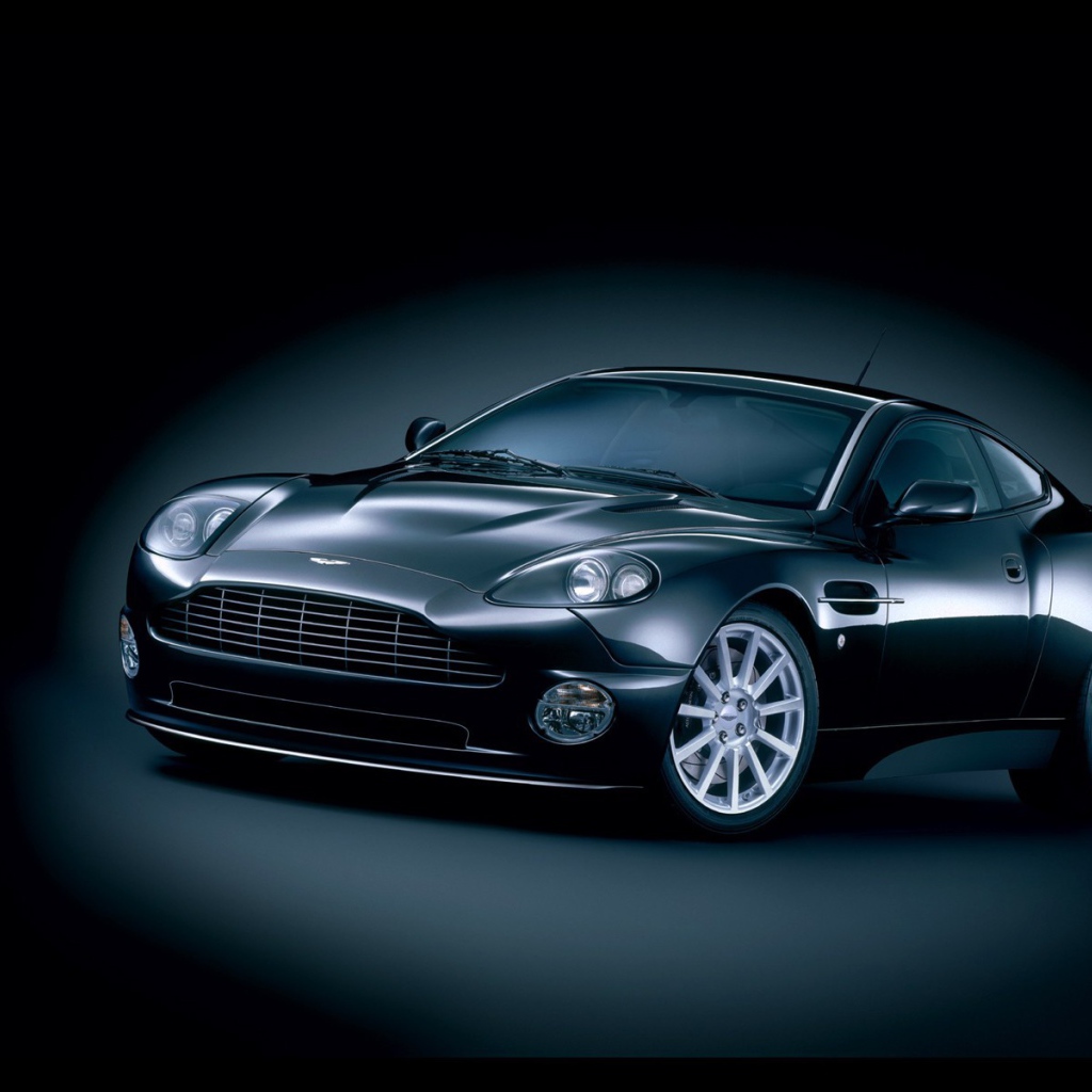 Новая машина Aston Martin v12