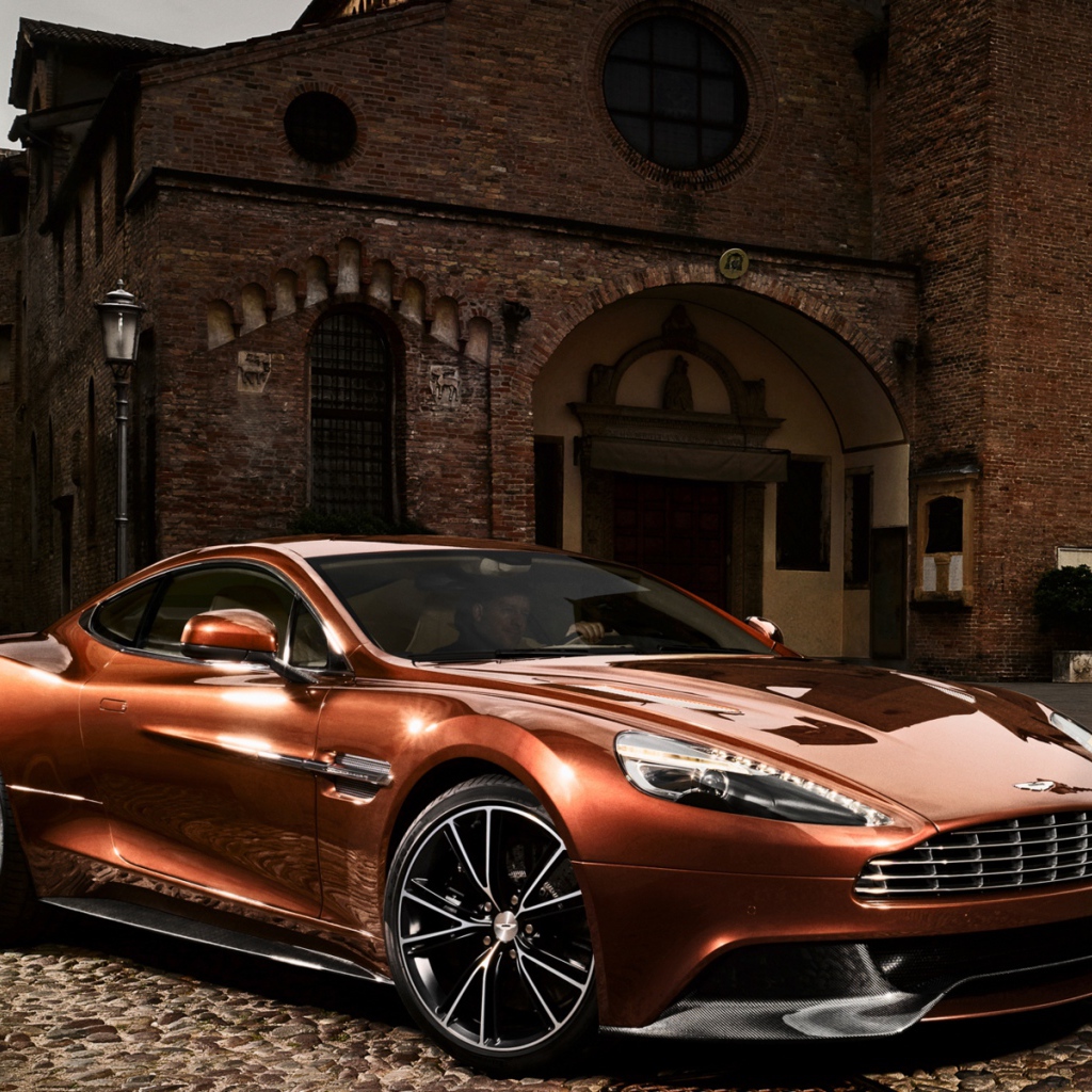 Новая машина Aston Martin vanquish