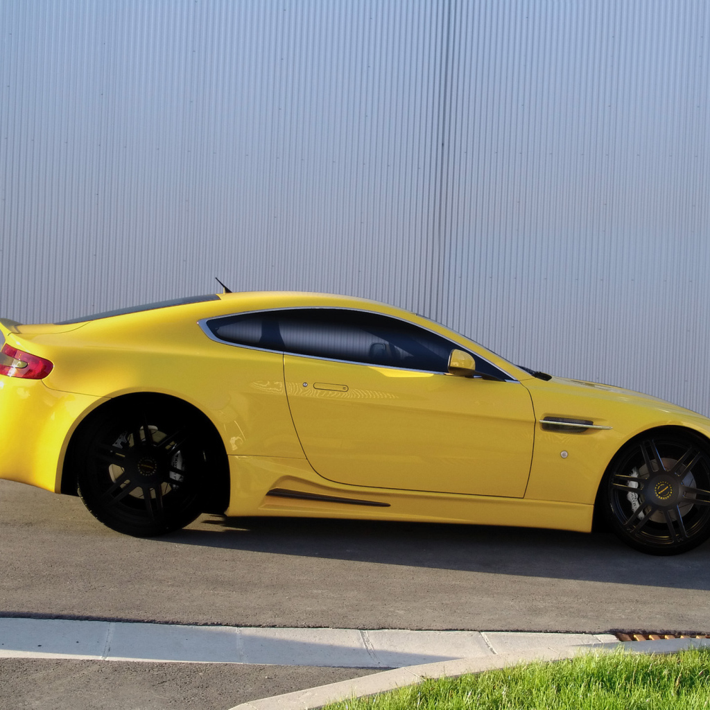 Надежная машина Aston Martin mansory