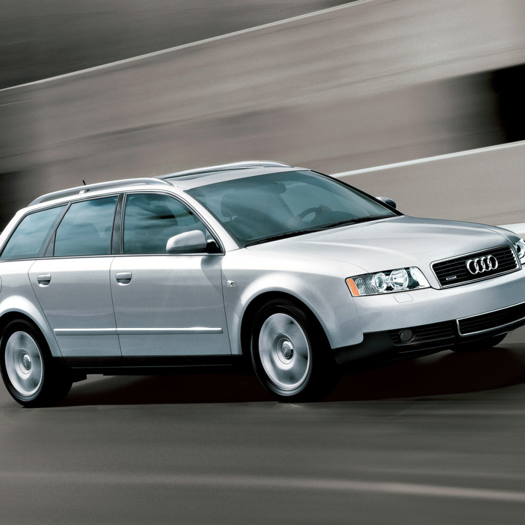 Красивый автомобиль Audi a4 b6